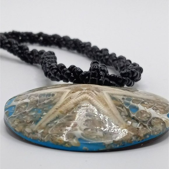 Beach Vibe Starfish Shells 3D Medallion Black Seed Bead Twisted Strand Necklace - Picture 3 of 6